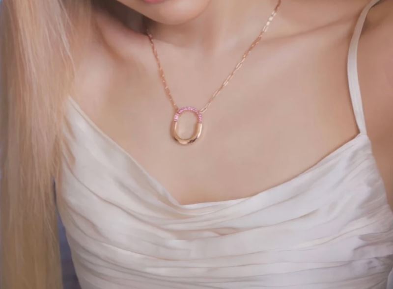 T*f*ny necklaces